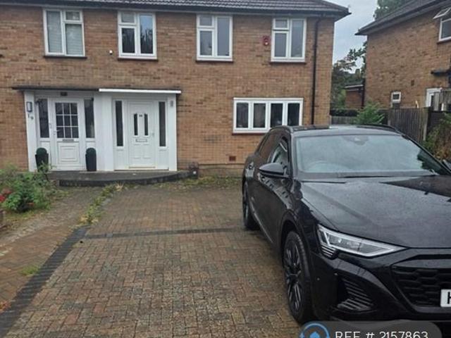 Kings Drive, Edgware, HA8 3 bed semi detached house to rent £2,750 pcm £635 pw