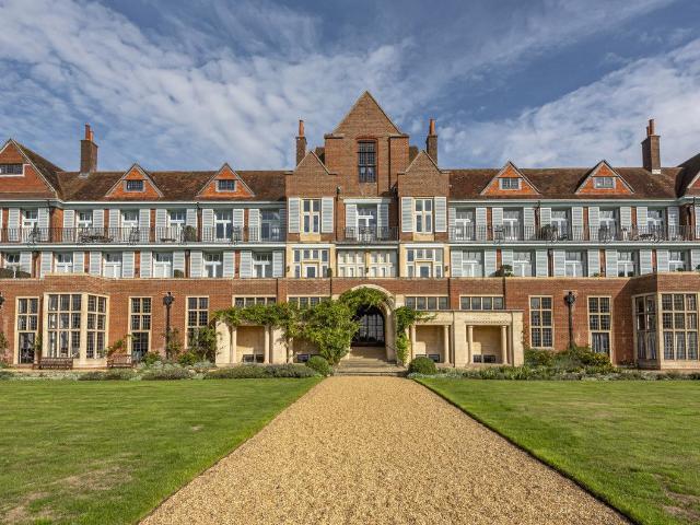 Kings Drive, Midhurst GU29, 2 bed flat to rent, £1,600 pcm | PrimeLocation
