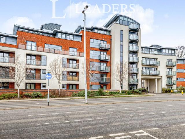 Kings Gate, Horsham, West Sussex RH12, 2 bed flat to rent, £1,525 pcm | PrimeLocation