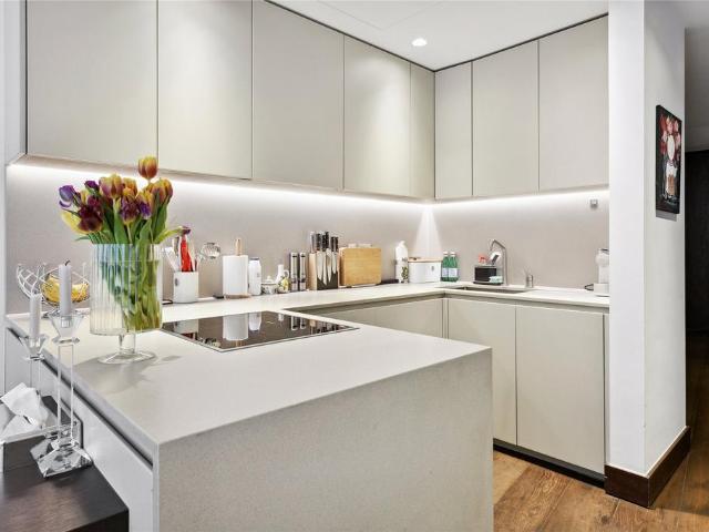 Kings Gate Walk, Westminster, London. 1 bed apartment to rent £3,800 pcm £877 pw