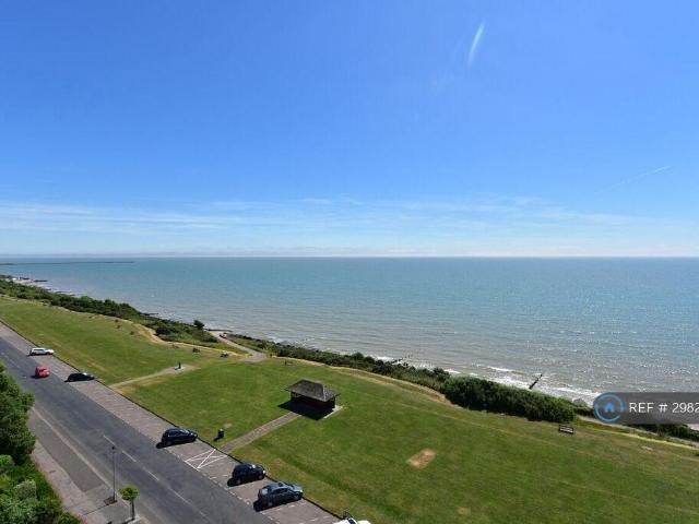 Kings House, Frinton On Sea, CO13 3 bed penthouse to rent £1,800 pcm £415 pw
