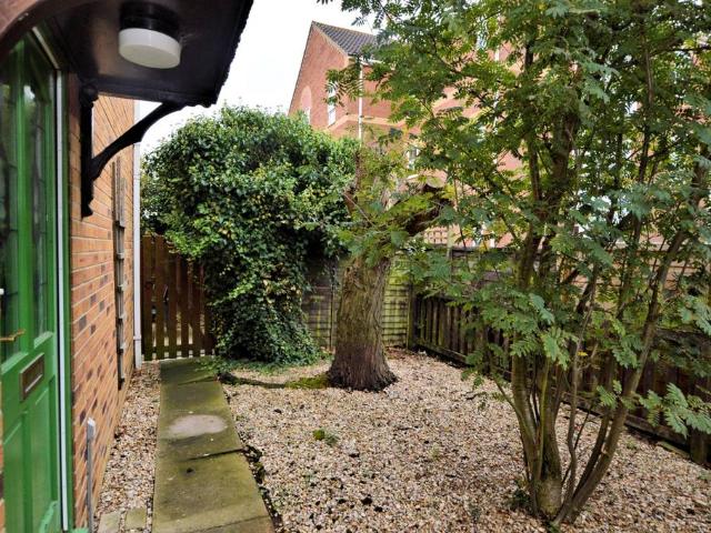 King's Lynn 1 bed end of terrace house to rent £750 pcm £173 pw