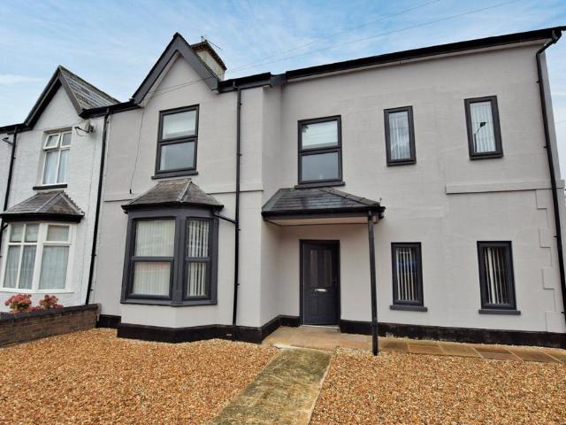 King's Lynn 2 bed apartment to rent £875 pcm £202 pw