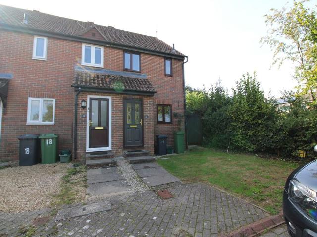 Kings Meadow, Overton RG25 2 bed end of terrace house to rent £1,200 pcm £277 pw