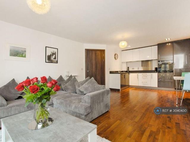 Kings Mill Way, Uxbridge, UB9 2 bed flat to rent £1,995 pcm £460 pw