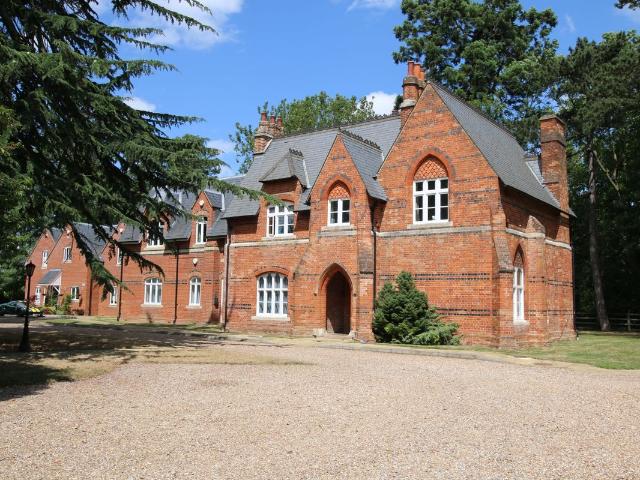Kings Park, Colnbrook, Slough SL3, 2 bed flat to rent, £1,600 pcm | PrimeLocation