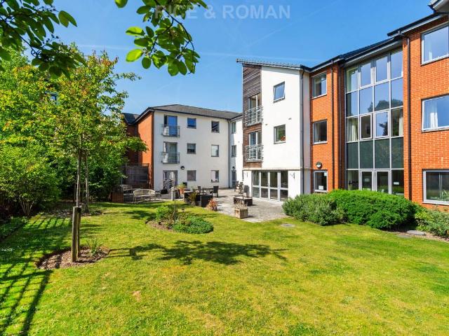 Kings Place, Fleet GU51, 2 bed flat to rent, £1,900 pcm | PrimeLocation
