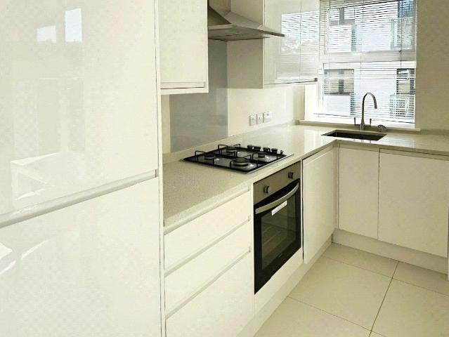 Kings Place, London W4, 1 bed flat to rent, £2,350 pcm | PrimeLocation