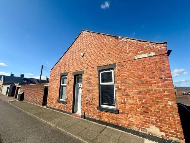 Kings Place, Sunderland, SR4 2 bed terraced house to rent £750 pcm £173 pw