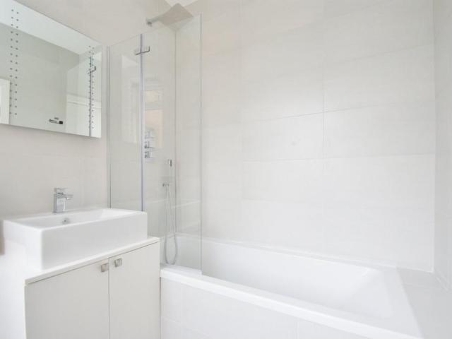 Kings Road, NW10, London 2 bed apartment to rent £2,000 pcm £462 pw
