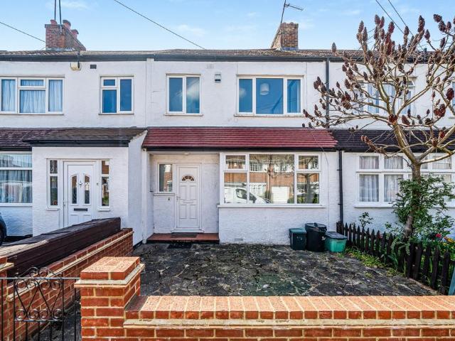 Kings Road Orpington BR6 3 bed terraced house to rent £1,900 pcm £438 pw