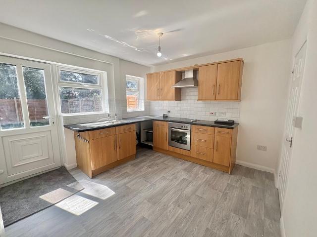 Kings Road, Birmingham, B44 2 bed end of terrace house to rent £1,050 pcm £242 pw