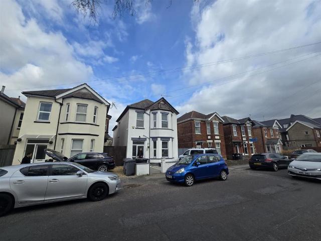 Kings Road, Bournemouth 4 bed detached house to rent £2,250 pcm £519 pw