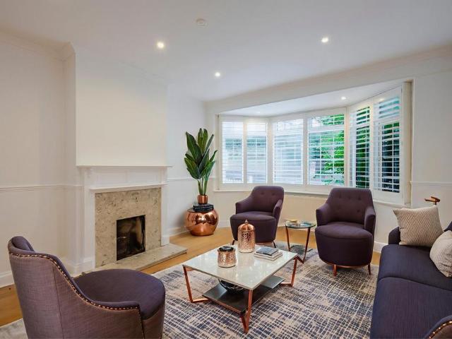 Kings Road, Brentwood, CM14 2 bed flat to rent £1,900 pcm £438 pw