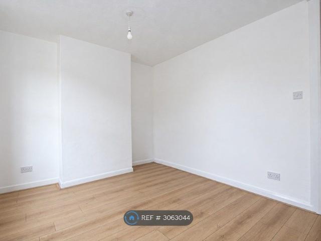 Kings Road, Chatham ME5, 3 bed terraced house to rent, £1,300 pcm | PrimeLocation