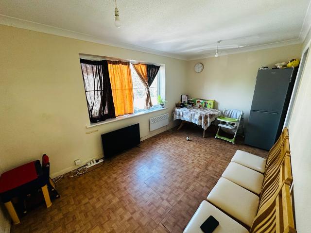 Kings Road, Chelmsford CM1, 2 bed flat to rent, £1,200 pcm | PrimeLocation