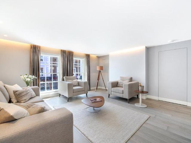 Kings Road, Chelsea, London, SW3 2 bed apartment to rent £7,999 pcm £1,846 pw