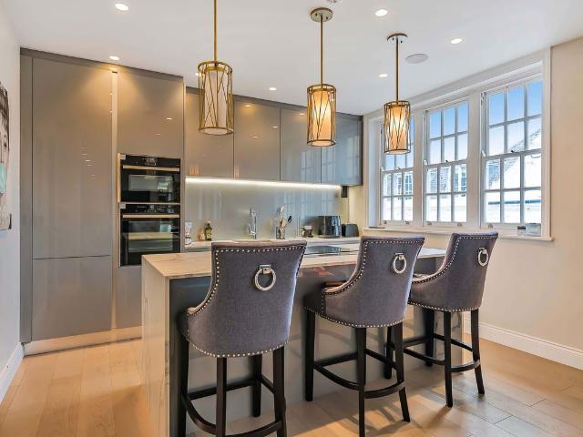Kings Road, Chelsea, London SW10, 2 bed flat to rent, £4,550 pcm | PrimeLocation