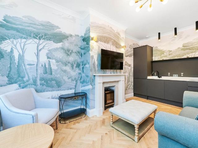 Kings Road, Chelsea SW3, 2 bed flat to rent, £2,799 pcm | PrimeLocation
