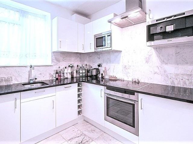 Kings Road, Cheslea, London SW10, 4 bed flat to rent, £3,800 pcm | PrimeLocation