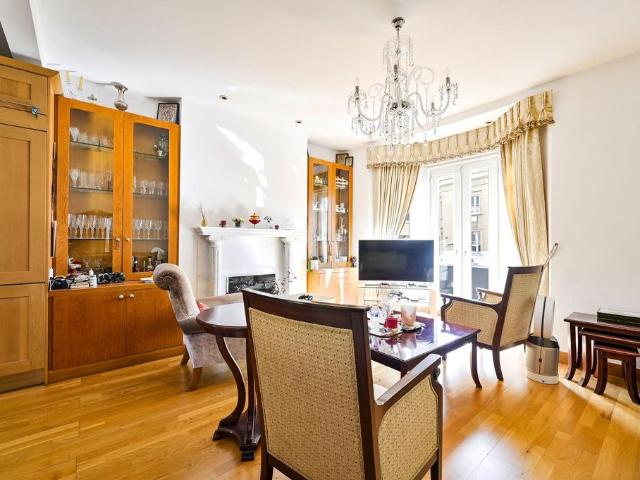 Kings Road, Fulham, London, SW6 4 bed house to rent £5,200 pcm £1,200 pw