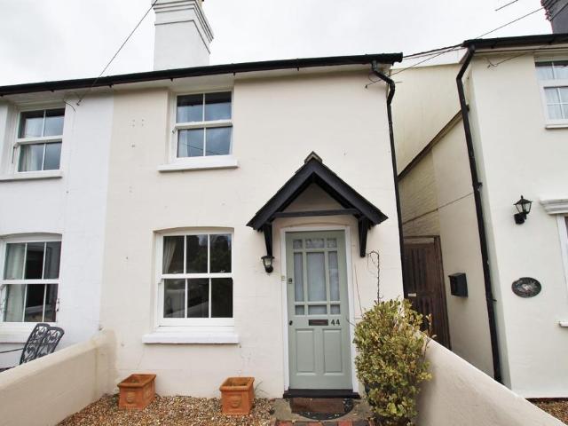 Kings Road, Guildford GU4 2 bed terraced house to rent £1,550 pcm £358 pw