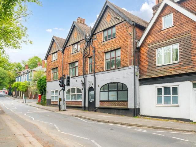 Kings Road, Haslemere, GU27 1 bed ground floor flat to rent £1,000 pcm £231 pw