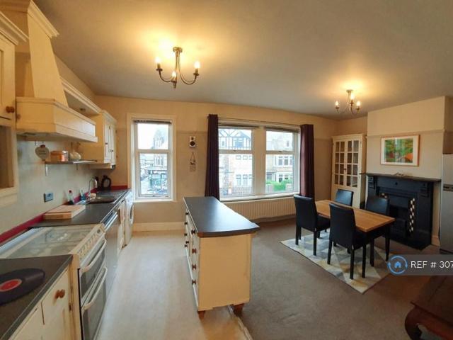 Kings Road, Harrogate, HG1 2 bed maisonette to rent £1,100 pcm £254 pw