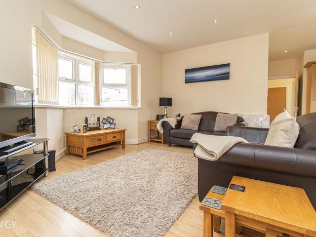 Kings Road, Kings Mews Kings Road, CF11 2 bed flat to rent £1,450 pcm £335 pw