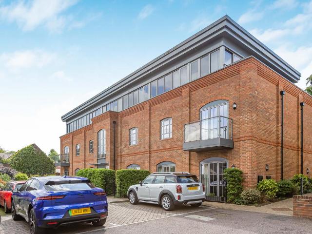 Kings Road, Kings Road, Berkhamsted, HP4 2 bed apartment to rent £2,100 pcm £485 pw