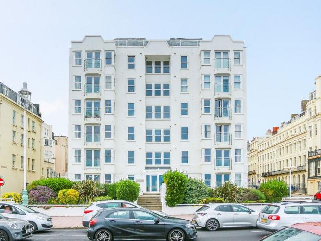 Kings Road, Kingsley Court, BN1 2 bed flat to rent £1,850 pcm £427 pw