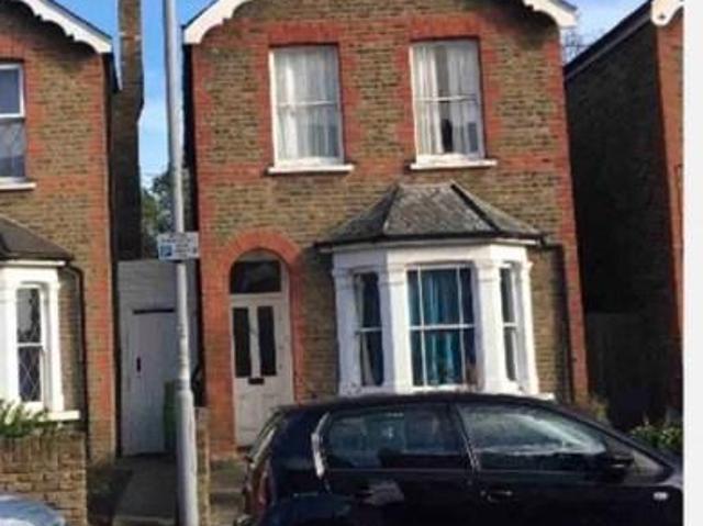 Kings Road, Kingston Upon Thames, KT2 5 bed detached house to rent £4,200 pcm £969 pw