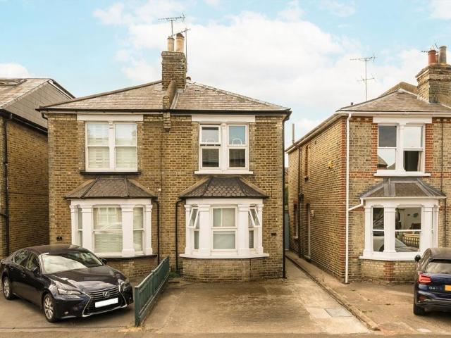 Kings Road, Kingston Upon Thames KT2 3 bed house to rent £2,950 pcm £681 pw