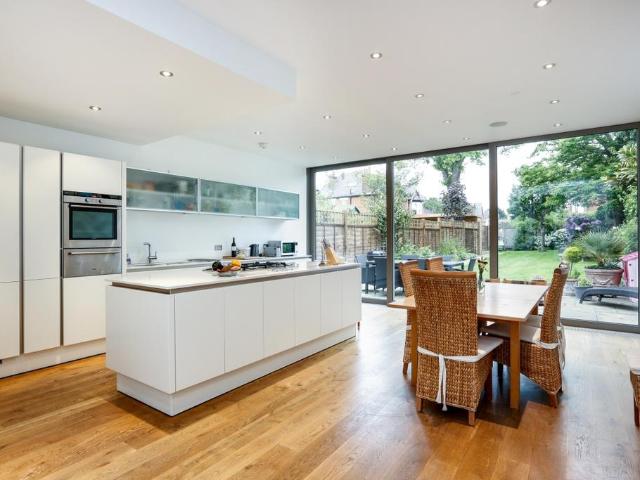 Kings Road Kingston Upon Thames KT2 3 bed semi detached house to rent £4,395 pcm £1,014 pw