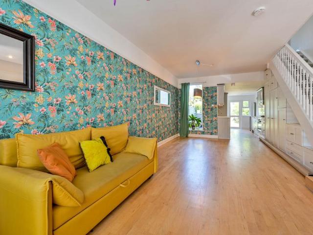 Kings Road, Kingston upon Thames. 3 bed house to rent £3,300 pcm £762 pw