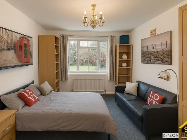 Kings Road, London, Chelsea SW10, 3 bed flat to rent, £4,000 pcm | PrimeLocation