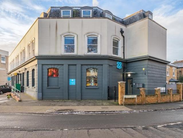 Kings Road, London, KT2 5HU, United Kingdom | 2 bed apartment for rent #138695515 | Rentberry
