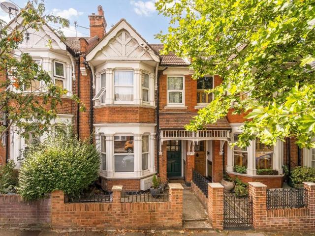 Kings Road, London NW10 2 bed flat to rent £3,000 pcm £692 pw
