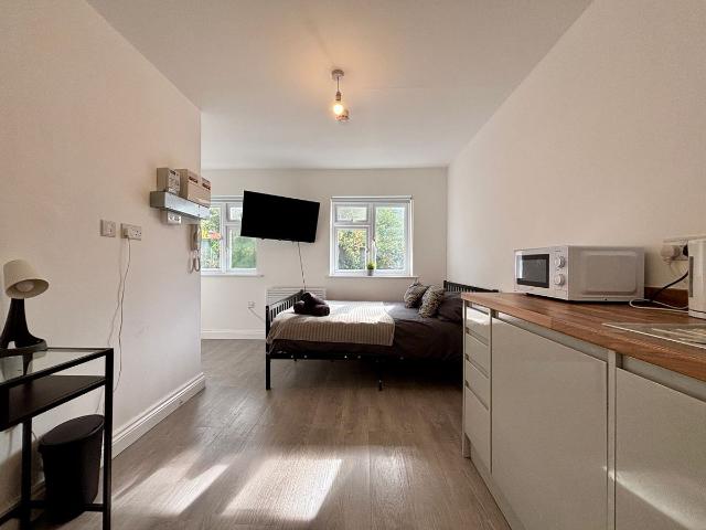 Kings Road, London SE25, Studio to rent, £1,050 pcm | PrimeLocation