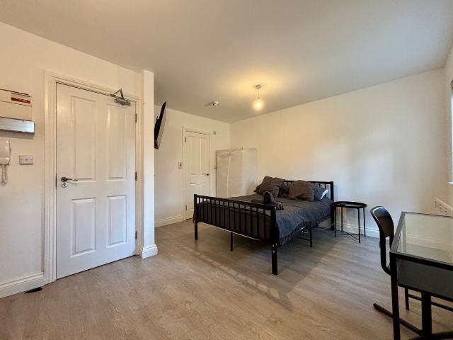 Kings Road, London SE25, Studio to rent, £1,100 pcm | PrimeLocation