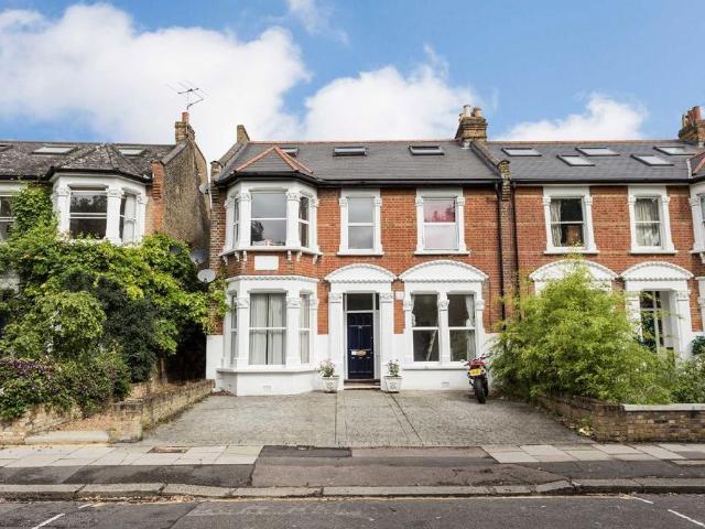 Kings Road, London SW19 3 bed flat to rent £2,900 pcm £669 pw