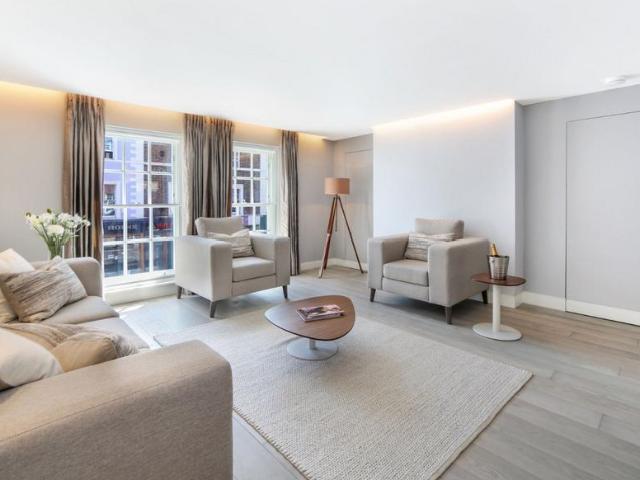 Kings Road, London, SW3 3 bed flat to rent £8,000 pcm £1,846 pw