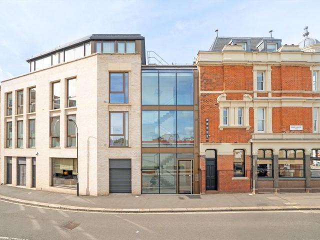 King's Road, London SW6 2 bed flat to rent £4,950 pcm £1,142 pw