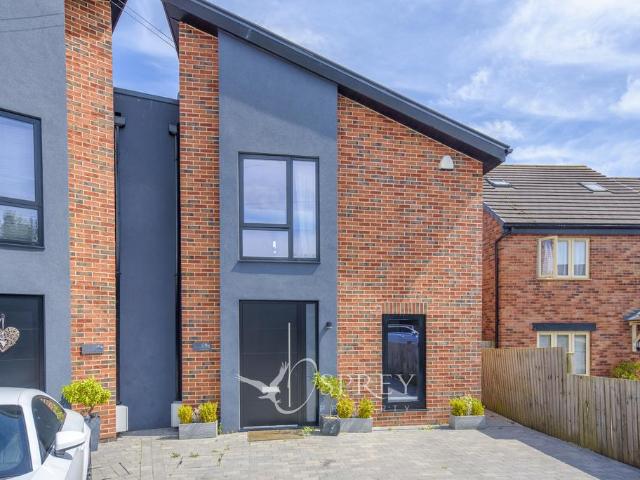 Kings Road, Rutland LE15 3 bed semi detached house to rent £1,695 pcm £391 pw