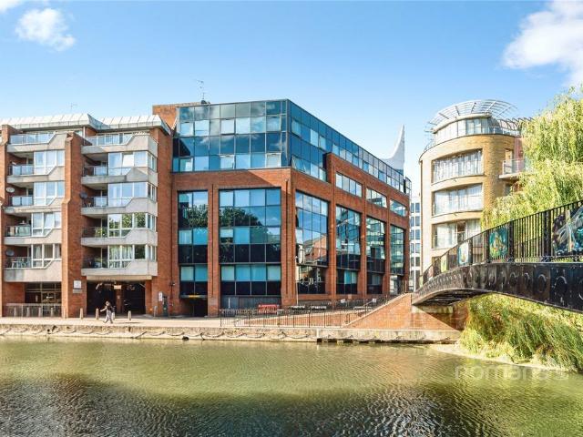 Kings Road, Reading, Berkshire, RG1 2 bed flat to rent £1,700 pcm £392 pw