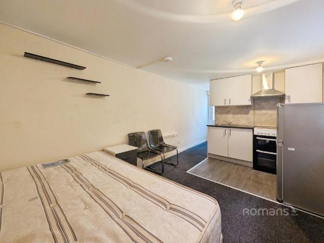 Kings Road, Reading, Berkshire, RG1 Studio to rent £850 pcm £196 pw