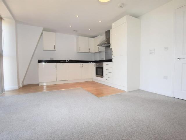 Kings Road, Reading RG1, 1 bed flat to rent, £1,250 pcm | PrimeLocation