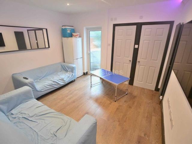 Kings Road, Reading RG1, 6 bed terraced house to rent, £3,750 pcm | PrimeLocation