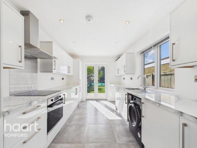 Kings Road, ROMFORD 5 bed semi detached house to rent £2,750 pcm £635 pw