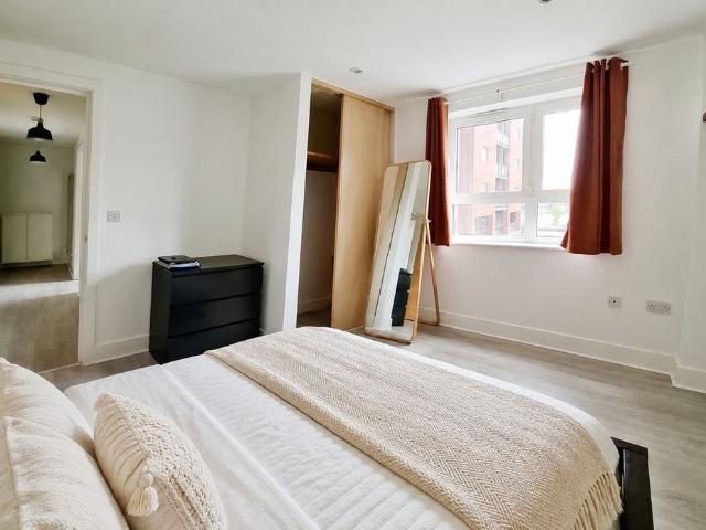 Kings Road, Swansea SA1, 2 bed flat to rent, £1,100 pcm | PrimeLocation